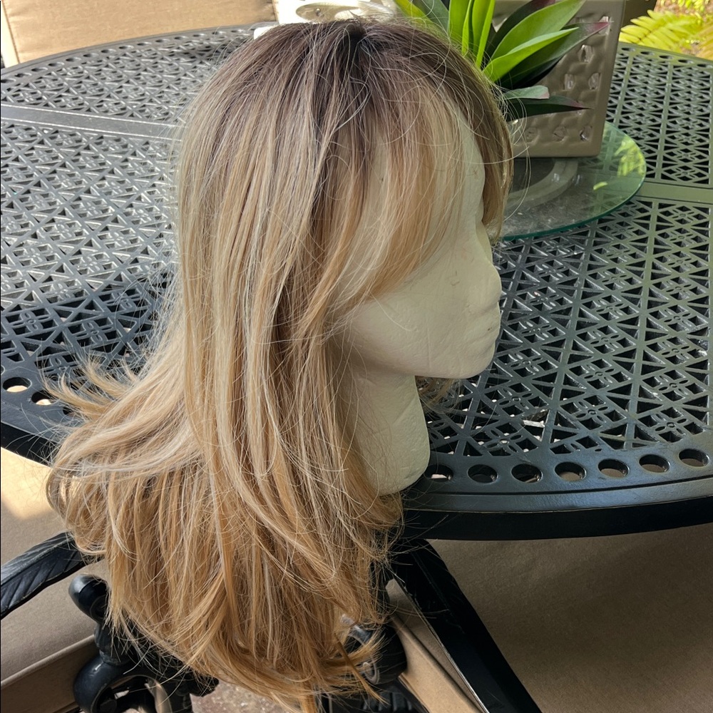 Gorgeous 22" lace front ombré wig with curtain bangs EUC
